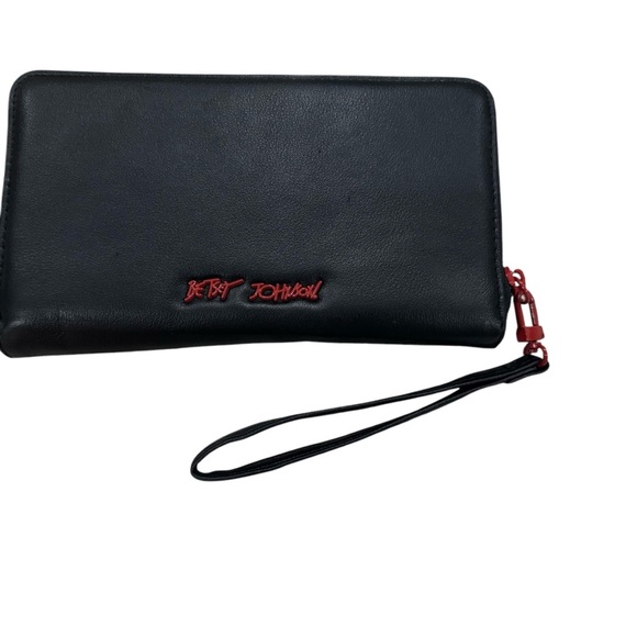 Betsey Johnson Valentine zip around wallet 8.5x5 inches NWOT excellent condition - Picture 4 of 9